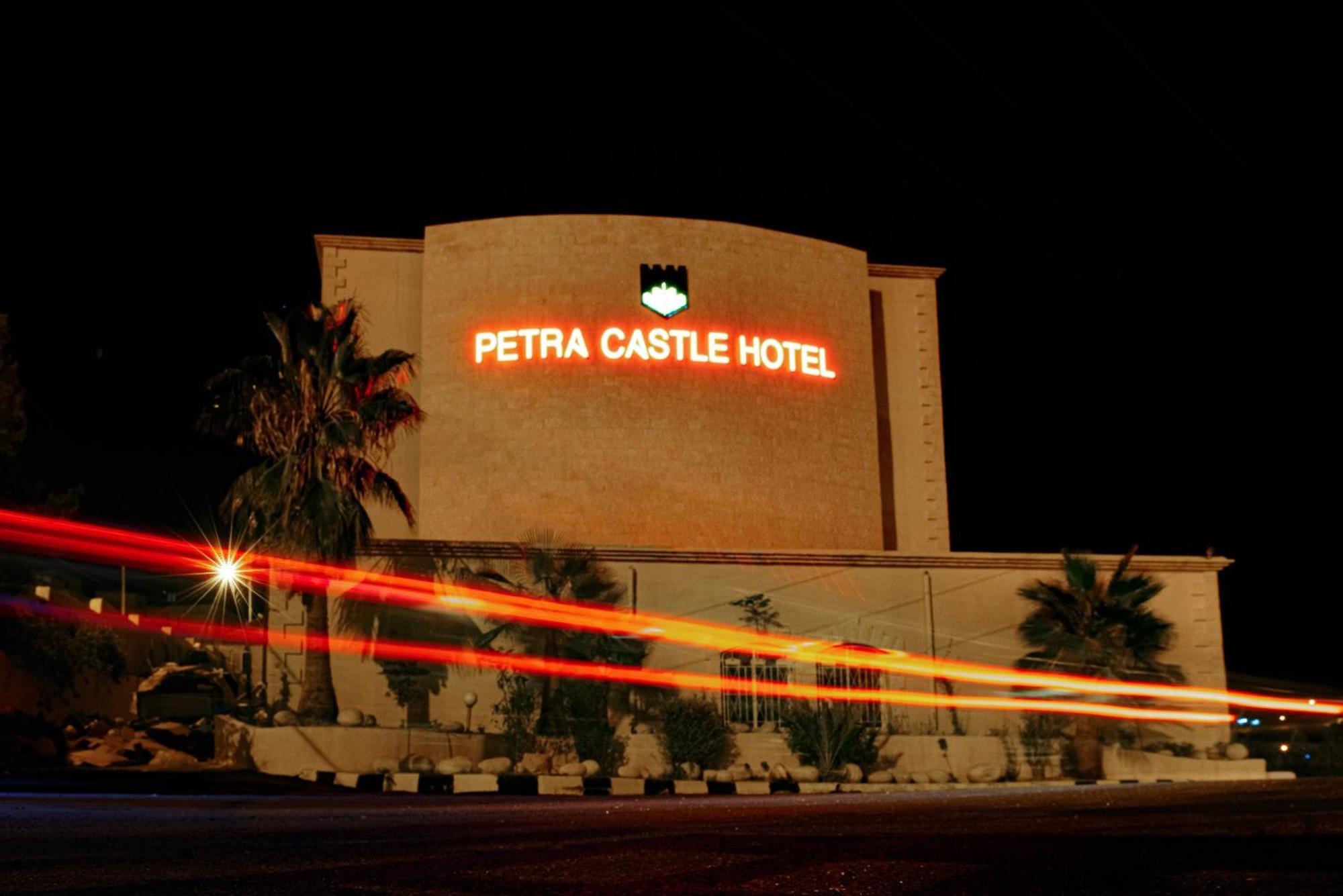 Petra Castle Hotel Вади Муса Екстериор снимка