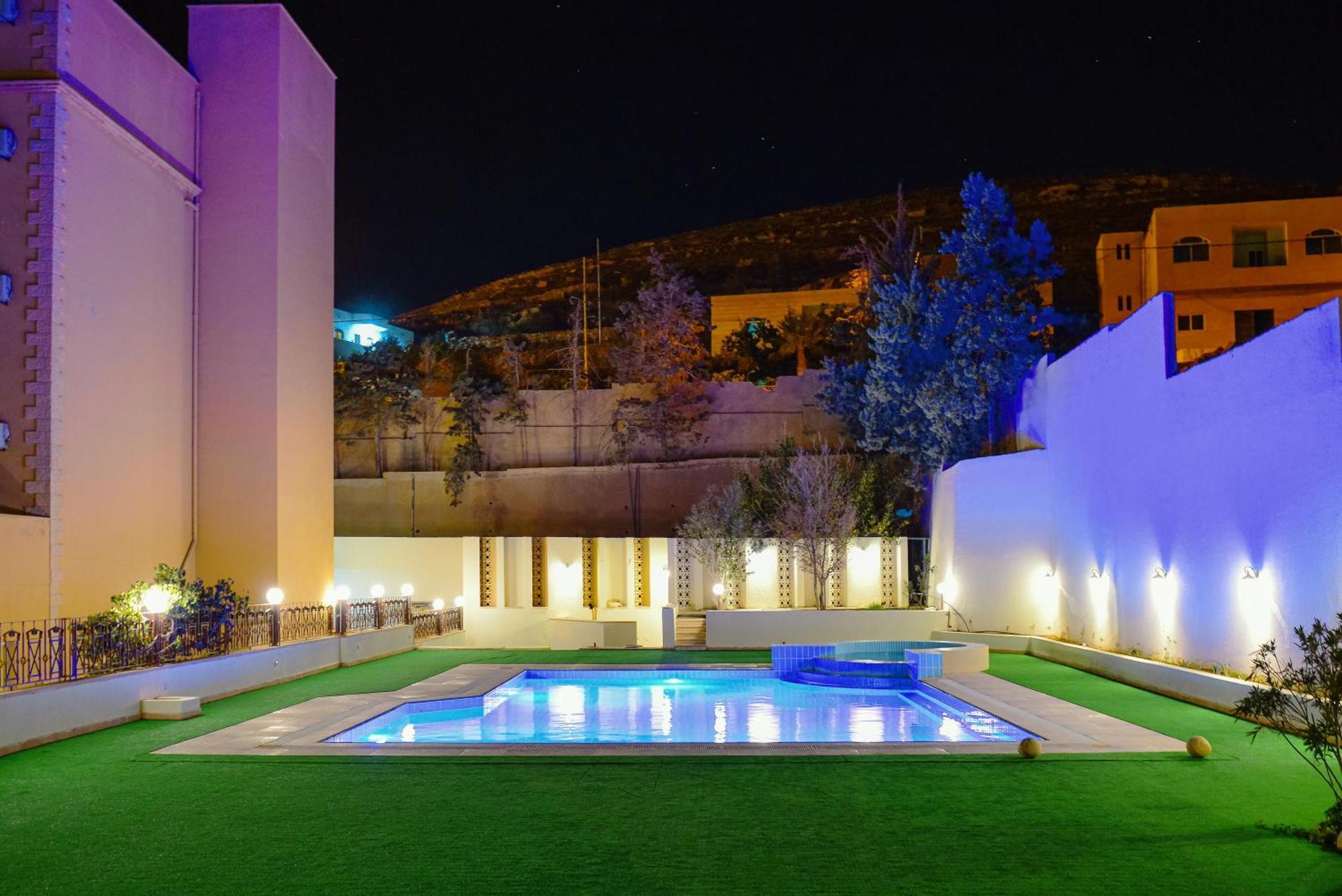 Petra Castle Hotel Вади Муса Екстериор снимка